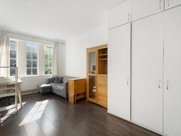 2 bedroom property in Hillsborough Court, Mortimer Crescent, St John's Wood, London, NW6 £1,950 pcm | Chestertons