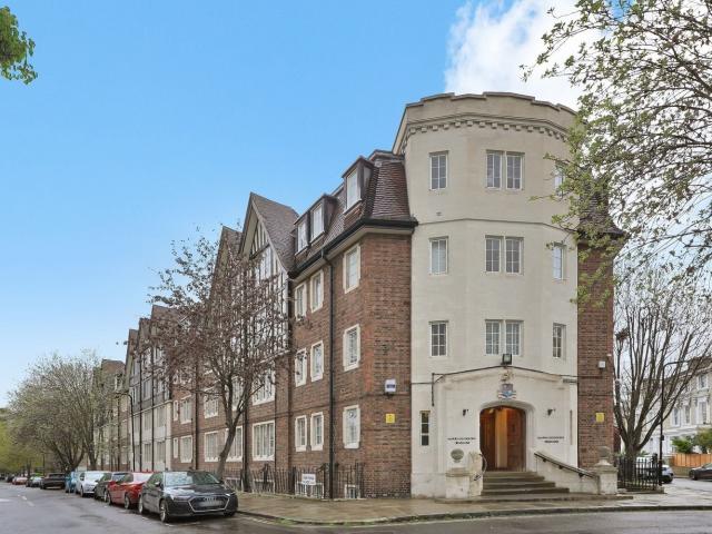 2 bedroom property in Hillsborough Court, Mortimer Crescent, London, NW6 £1,950 pcm | Chestertons