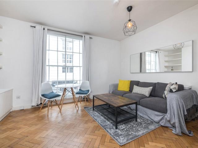 2 bedroom property in Jamestown Road, Camden, London, NW1 £2,800 pcm | Chestertons
