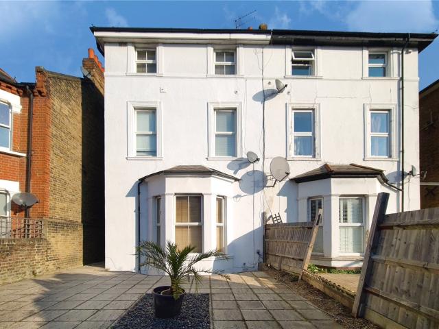 2 bedroom property in Lower Richmond Road, Putney, London, SW15 £2,150 pcm | Chestertons