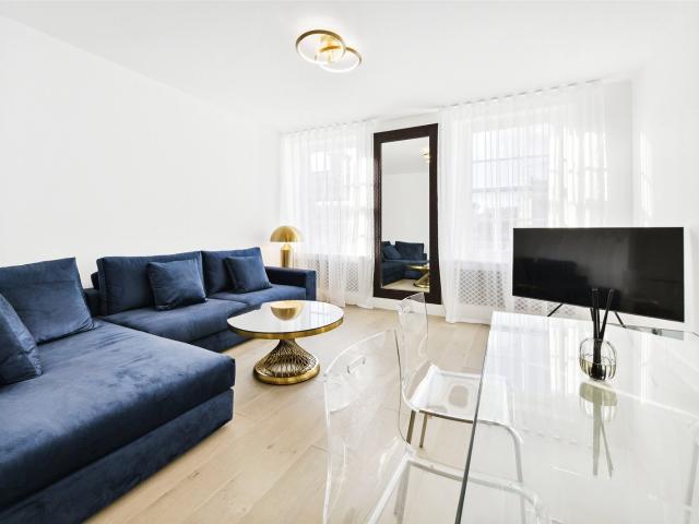 2 bedroom property in Lowndes Square, Knightsbridge, London, SW1X £5,500 pcm | Chestertons