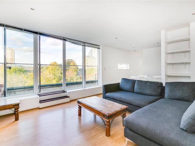 2 bedroom property in Lever Street, Clerkenwell, London, EC1V £3,250 pcm | Chestertons