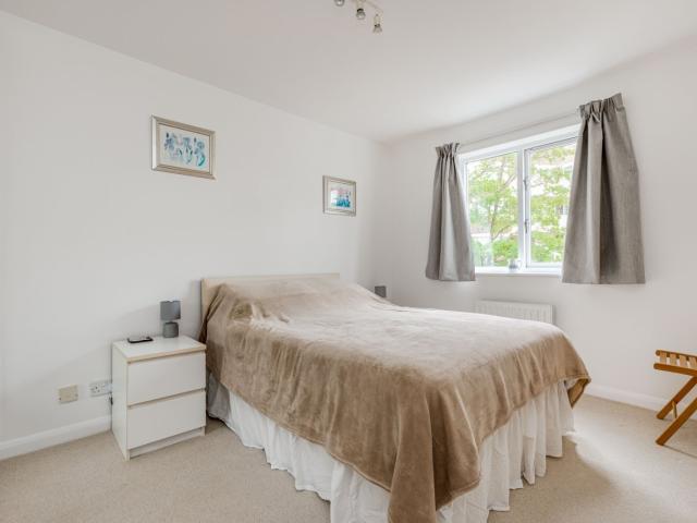 2 bedroom property in Lichfield Gardens, Richmond, Surrey, TW9 £3,500 pcm | Chestertons