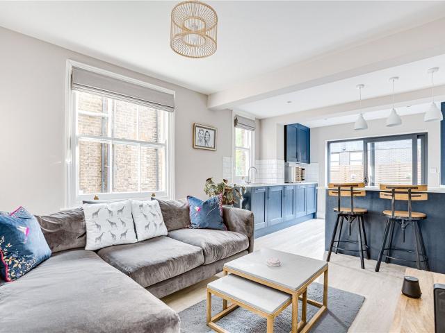 2 bedroom property in Lurline Gardens, London, SW11 £3,500 pcm | Chestertons