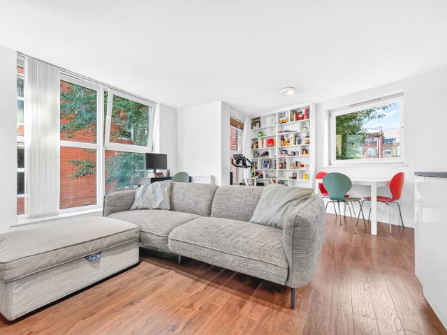 2 bedroom property in Mount Mills, London, EC1V £3,500 pcm | Chestertons