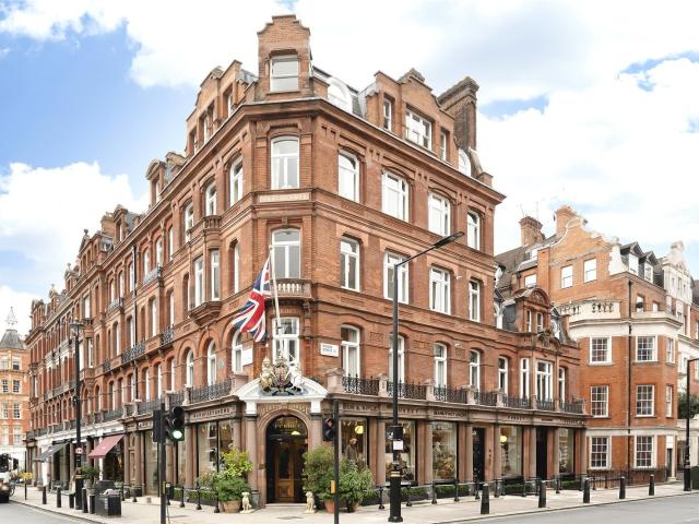 2 bedroom property in Mount Street, Mayfair, London, W1K £2,750 pw | Chestertons