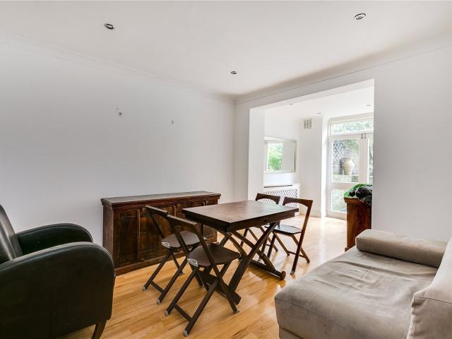 2 bedroom property in Maybourne Court, 12 14 Monmouth Road, London, W2 £2,750 pcm | Chestertons