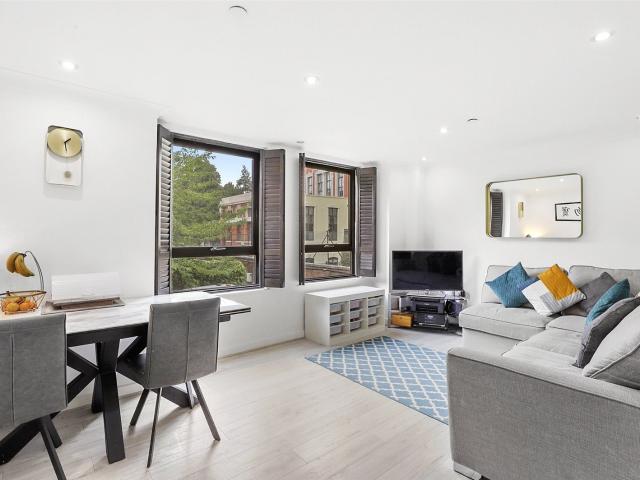 2 bedroom property in Manor Gardens, Upper Holloway, London, N7 £2,500 pcm | Chestertons