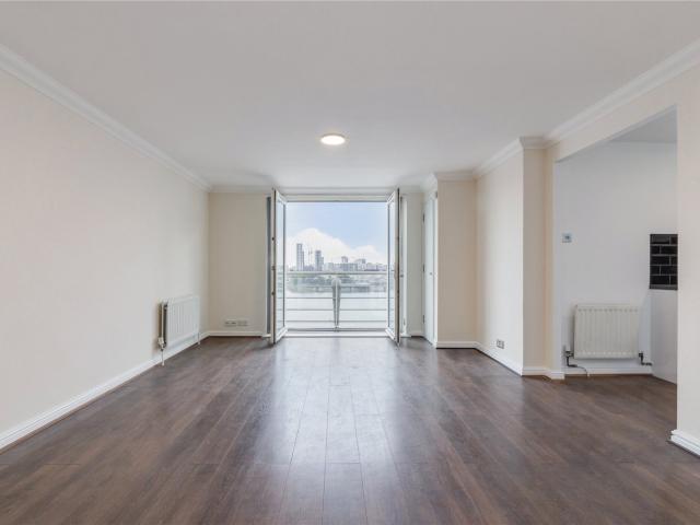 2 bedroom property in Millennium Drive, London, E14 £2,500 pcm | Chestertons