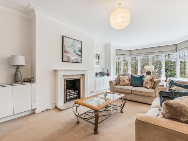 2 bedroom property in Norfolk House, Highlands Heath, Putney, London, SW15 £2,400 pcm | Chestertons