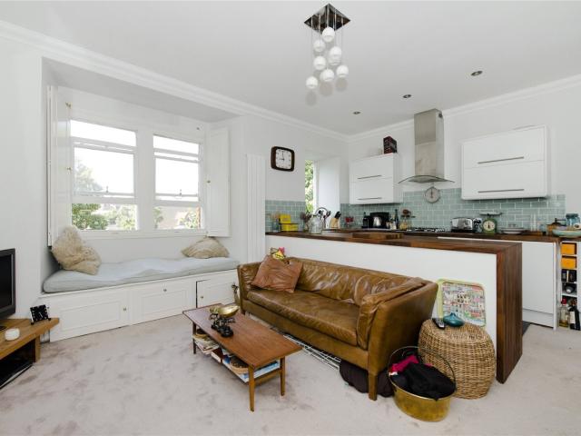 2 bedroom property in Northolme Road, Highbury, London, N5 £2,950 pcm | Chestertons