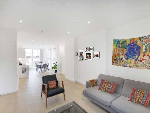 2 bedroom property in New Apex Court, 47 Grange Walk, London, SE1 £2,800 pcm | Chestertons