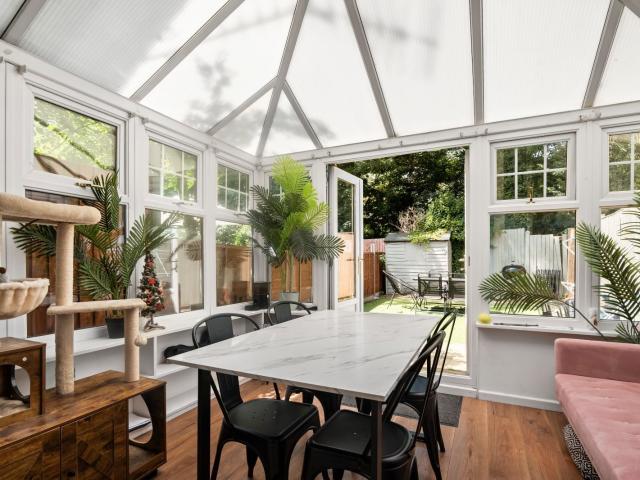 2 bedroom property in Shalbourne Square, Hackney, London, E9 £2,950 pcm | Chestertons