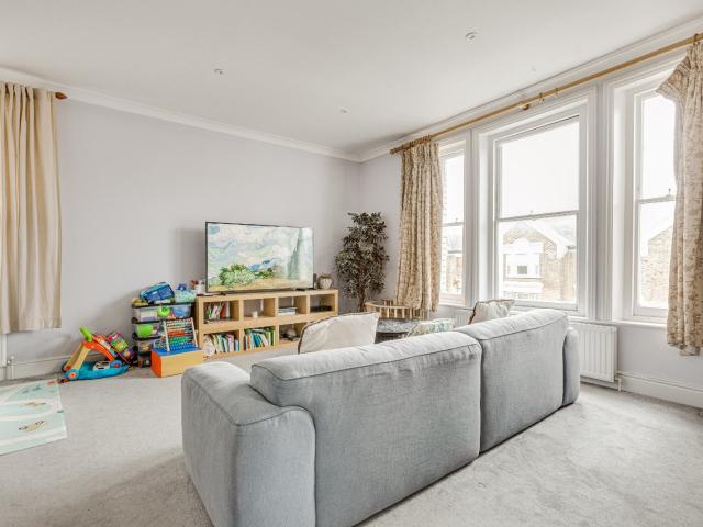 2 bedroom property in Sisters Avenue, London, SW11 £2,750 pcm | Chestertons