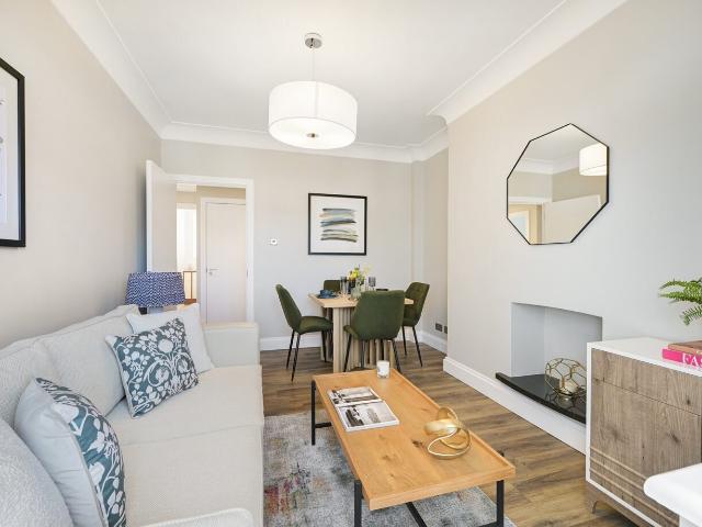2 bedroom property in Stafford Court, Kensington High Street, London, W8 £4,225 pcm | Chestertons