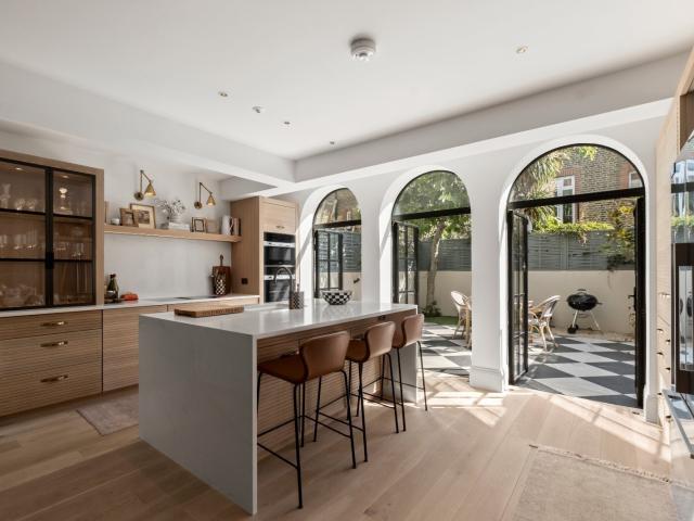 2 bedroom property in Quarrendon Street, London, SW6 £6,500 pcm | Chestertons