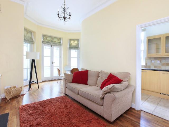 2 bedroom property in Queenstown Road, Battersea, London, SW8 £2,600 pcm | Chestertons
