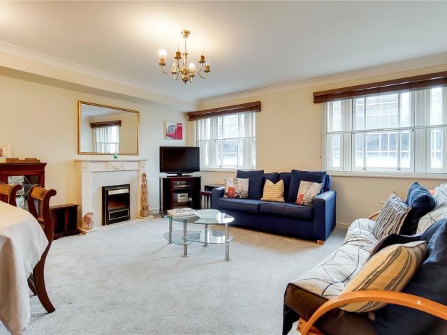 2 bedroom property in Royal Belgrave House, Hugh Street, London, SW1V £3,000 pcm | Chestertons