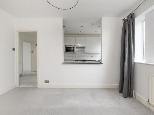 2 bedroom property in Rosemary Gardens, Mortlake, London, SW14 £1,900 pcm | Chestertons