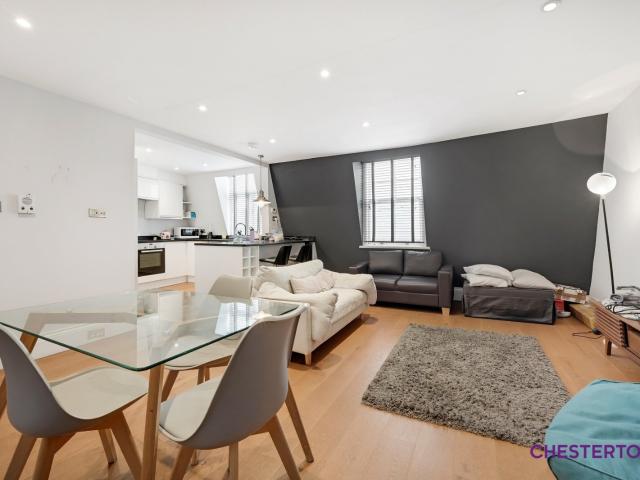 2 bedroom property in Redcliffe Gardens, Chelsea, London, SW10 £3,500 pcm | Chestertons