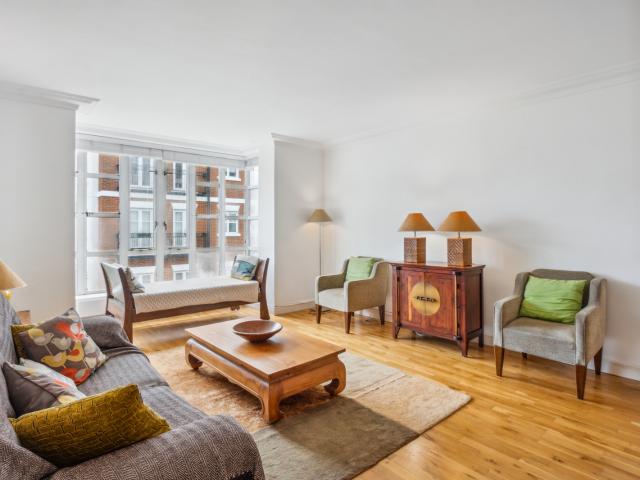 2 bedroom property in Redwood Mansions, Marloes Road, London, W8 £5,500 pcm | Chestertons