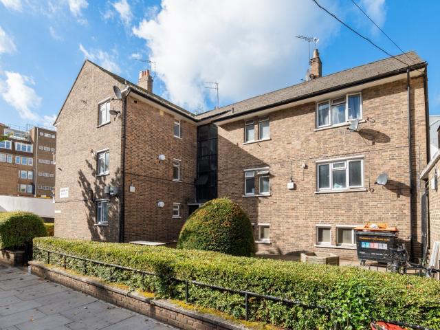 2 bedroom property in Richmond Way, London, W12 £2,400 pcm | Chestertons
