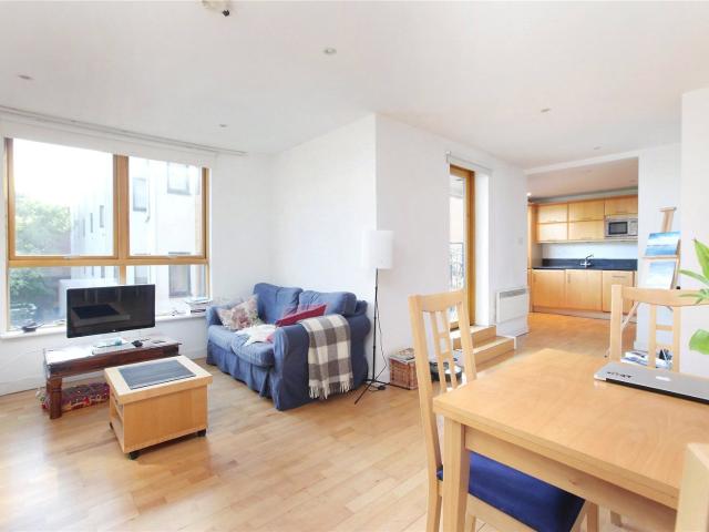 2 bedroom property in Wilberforce Mews, Clapham, London, SW4 £2,750 pcm | Chestertons