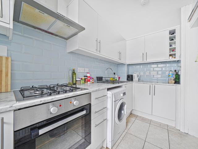 2 bedroom property in Willow Court, Eden Grove, London, N7 £3,500 pcm | Chestertons