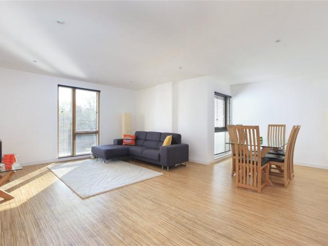 2 bedroom property in Wingate Square, Clapham Common, London, SW4 £3,500 pcm | Chestertons