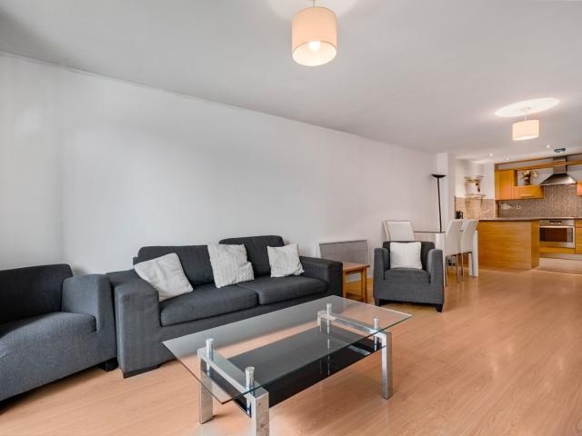 2 bedroom property in Tounson Court, Montaigne Close, London, SW1P £3,500 pcm | Chestertons