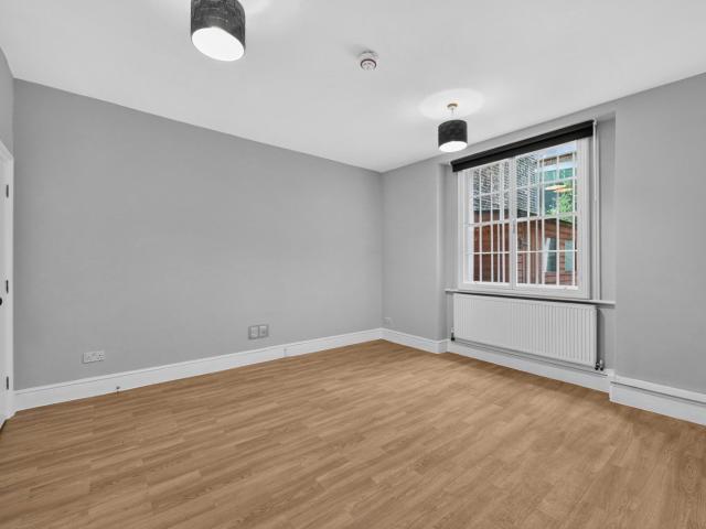 2 bedroom property in Tavistock Square, Bloomsbury Square, London, WC1H £3,300 pcm | Chestertons