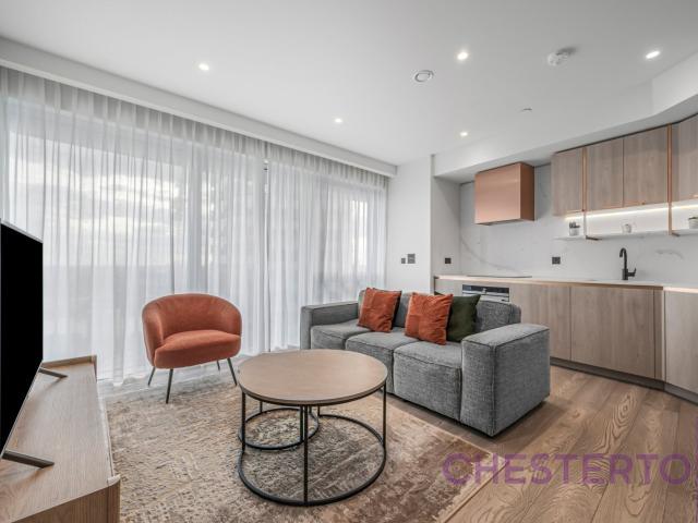 2 bedroom property in The Aspen, 50 Marsh Wall, London, E22 £4,000 pcm | Chestertons