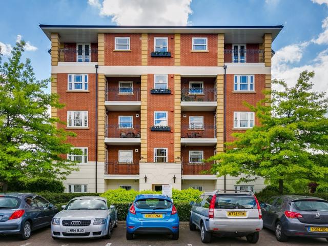 2 bedroom property in Trinity Church Road, Barnes, London, SW13 £2,750 pcm | Chestertons