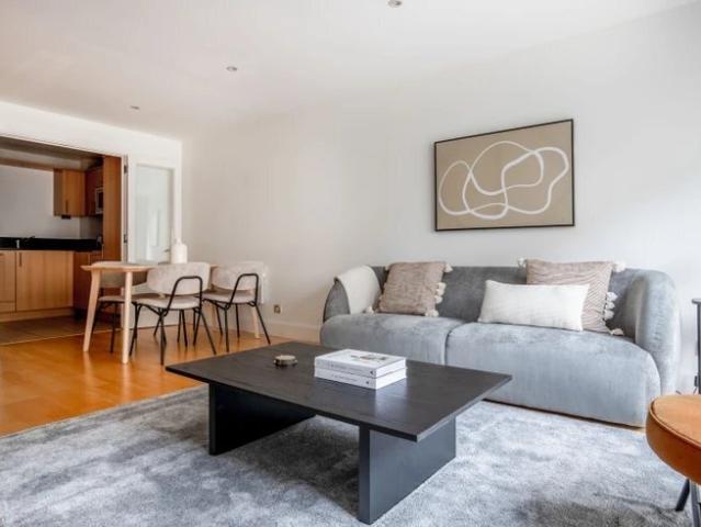 2 bedroom property in Vauxhall Bridge Road, London, SW1V £4,500 pcm | Chestertons