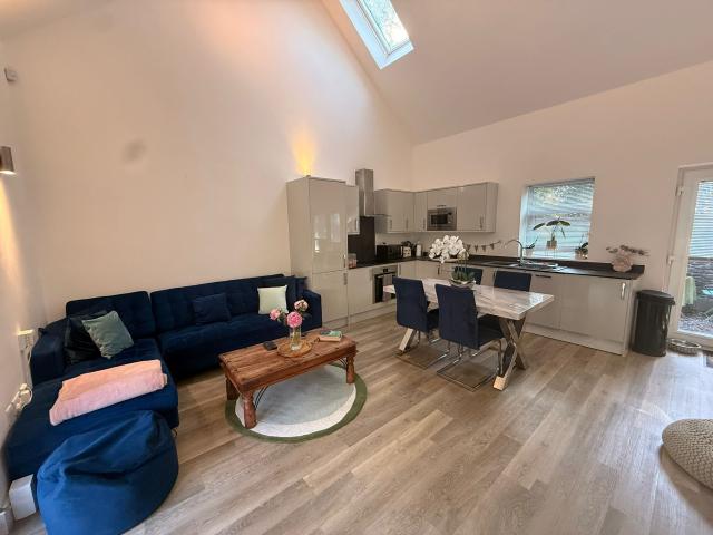2 bedroom property to let in Manor Park, Nailsea Wall Road £1,500 pcm