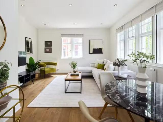 2 bedroom property to let in Marianne Close, London, SE5 £4.