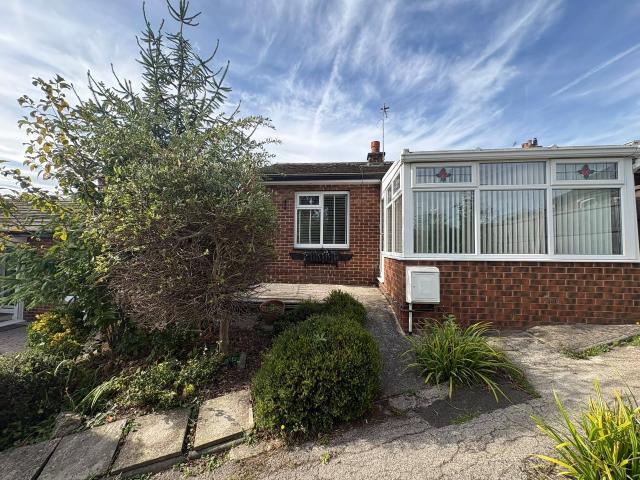 2 bedroom property to let in Milton Close, Rotherham, S61. £900 pcm