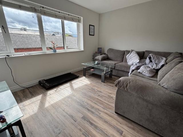 2 bedroom property to let in Mint Drive, B18 £1,200 pcm