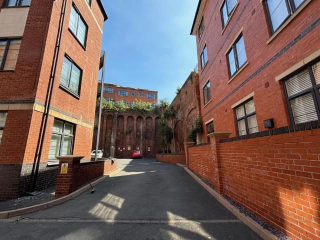 2 bedroom property to let in Mint Drive, Jewellery Quarter, B18 £1,250 pcm