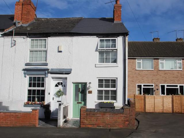 2 bedroom property to let in New Road, Studley £1,000 pcm