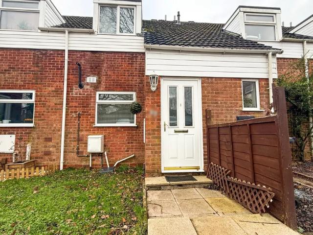 2 bedroom property to let in Oldbury Close, Redditch £1,100 pcm
