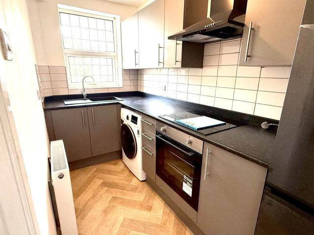 2 bedroom property to let in Olivet Road, Woodseat, Sheffield, S8 £900 pcm
