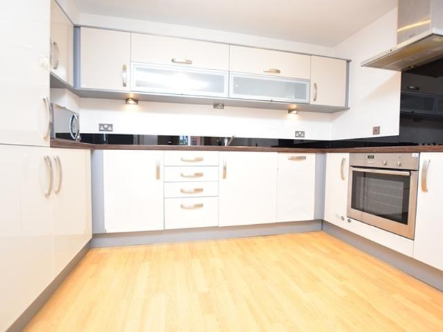 2 bedroom property to let in Atlantic One, 1 St.Georges Walk, S3 7AP £1,000 pcm