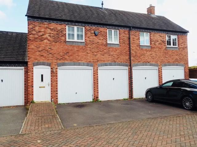 2 bedroom property to let in Agincourt Road, Lichfield £1,200 pcm