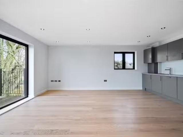 2 bedroom property to let in Alexandra Road, Epsom, Surrey, KT.