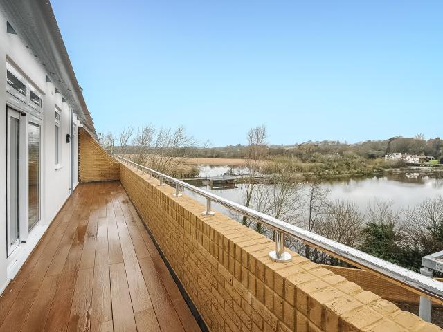 2 bedroom property to let in Almansa Way, Lymington, SO41 £2,400 pcm