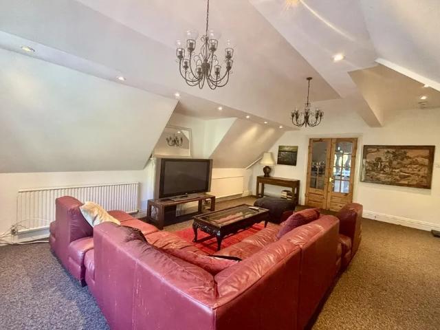 2 bedroom property to let in Amesbury Road,B13 £1,450 pcm