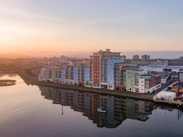 2 bedroom property to let in Aqua, Lifeboat Quay, Poole £1,450 pcm