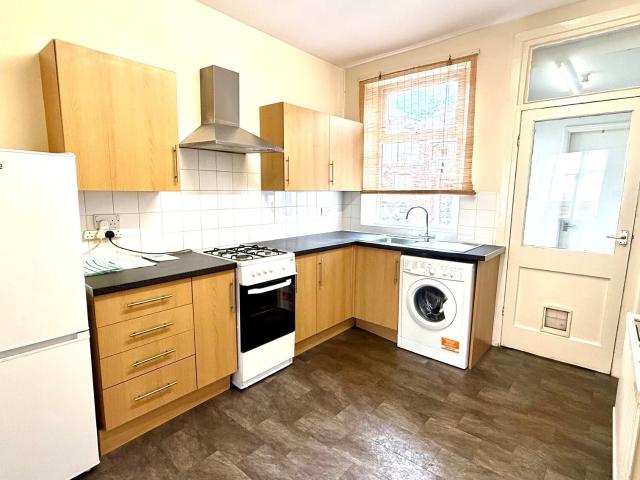 2 bedroom property to let in Arnside Terrace, Abbeydale, Sheffield, S8 £850 pcm