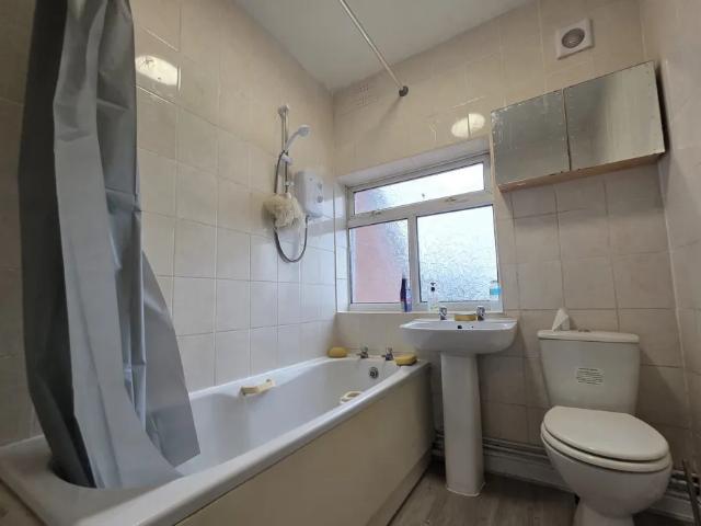 2 bedroom property to let in Bushbury Lane, Wolverhampton £725 pcm